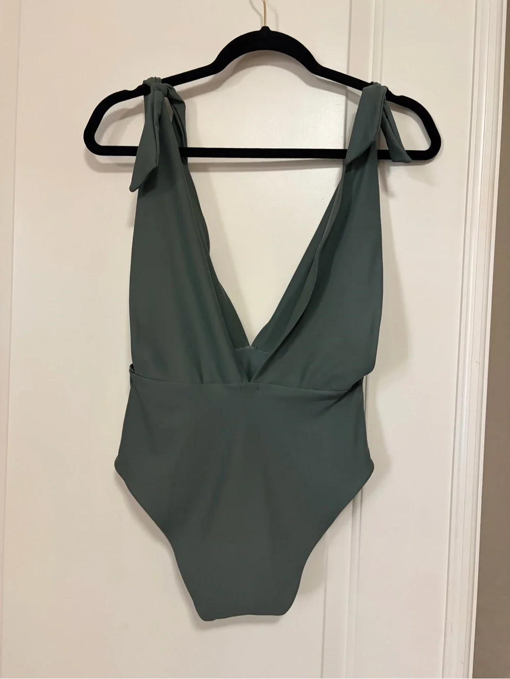 aerie deep front